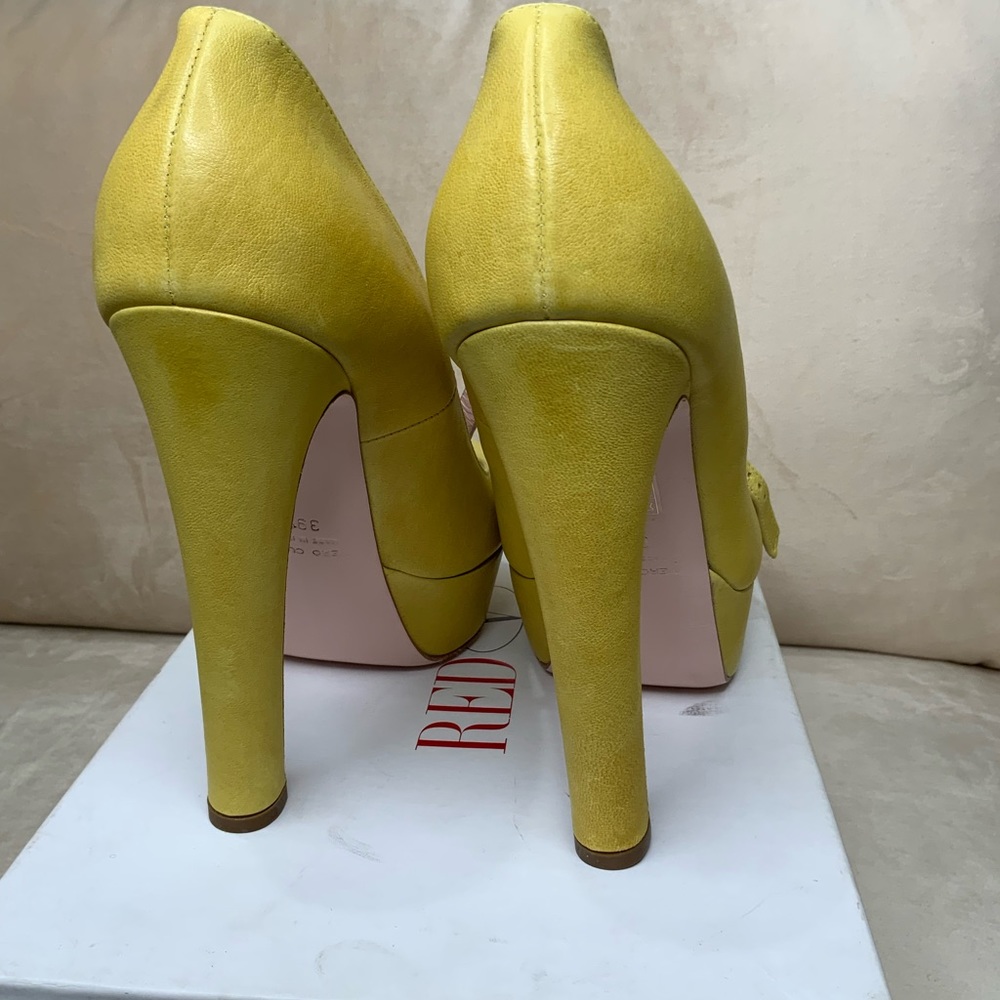 Red Valentino leather pumps size 39.5.